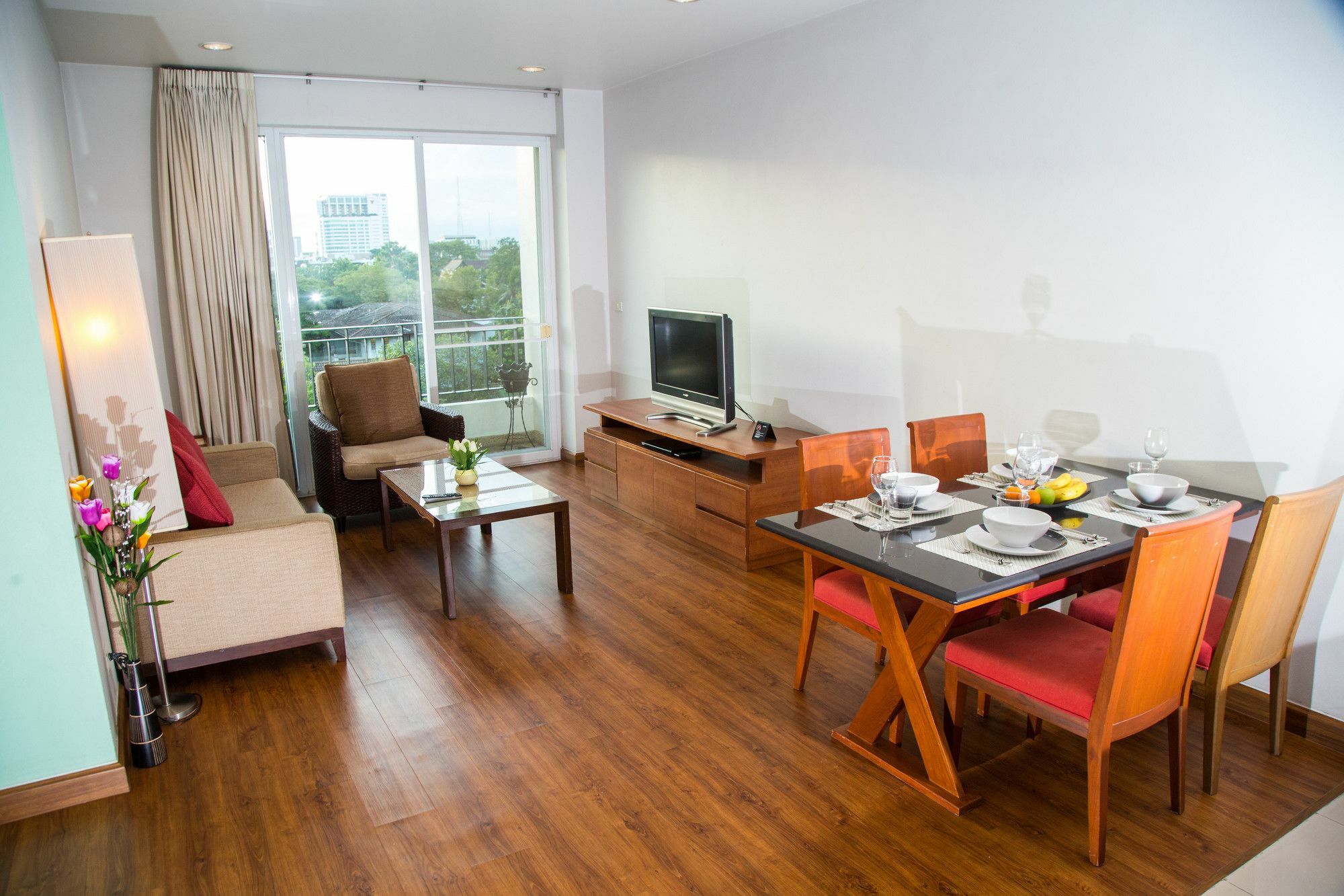 Patio Luxury Suites Bangkok Exterior photo