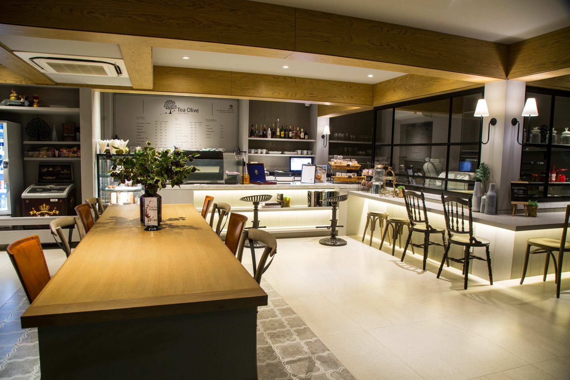 Patio Luxury Suites Bangkok Exterior photo